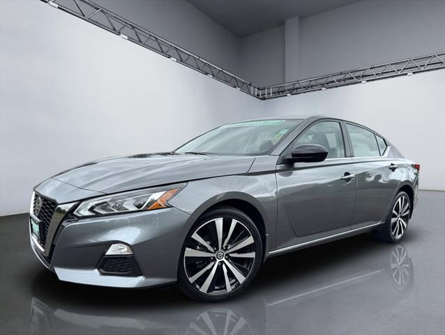 Photo of 2022 Gun Metallic Nissan Altima