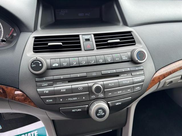 Photo of 2011 Alabaster Silver Metallic Honda Accord