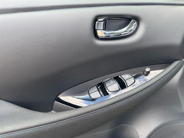 Photo of 2022 Deep Blue Pearl Nissan Leaf
