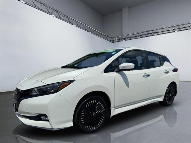 Photo of 2025 Pearl White Tricoat Nissan Leaf