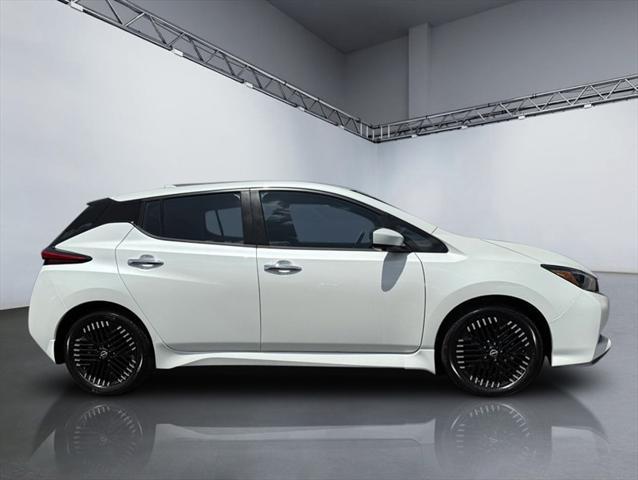 Photo of 2025 Pearl White Tricoat Nissan Leaf