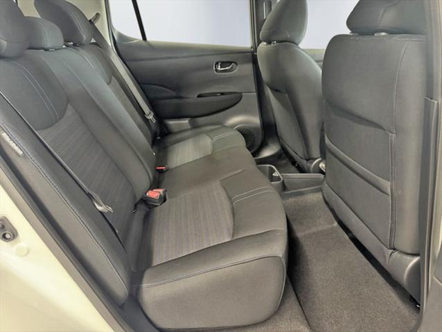 Photo of 2025 Pearl White Tricoat Nissan Leaf