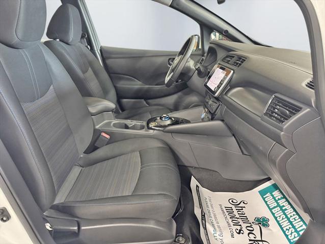 Photo of 2025 Pearl White Tricoat Nissan Leaf