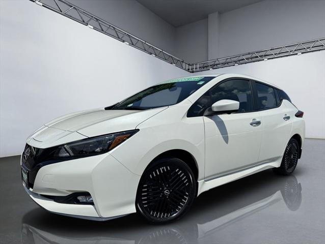 Photo of 2025 Pearl White Tricoat Nissan Leaf
