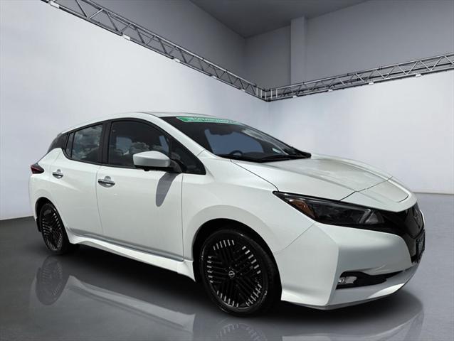 Photo of 2025 Pearl White Tricoat Nissan Leaf