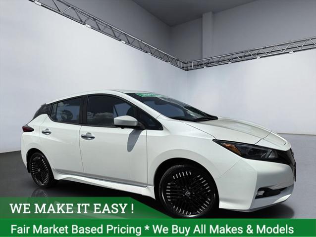 Photo of 2025 Pearl White Tricoat Nissan Leaf