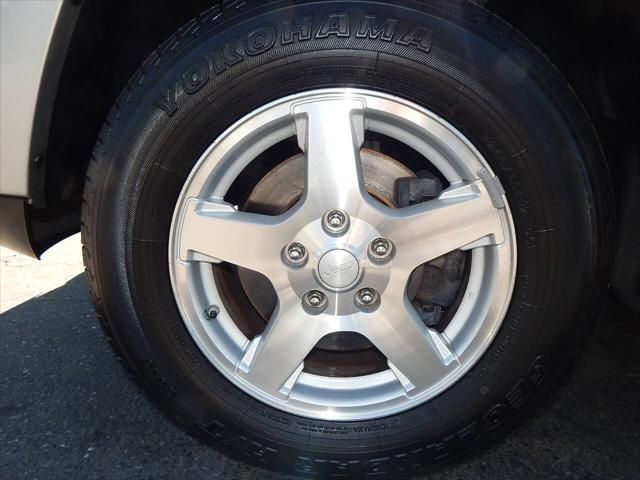 Photo of 2005 Bright Silver Metallic Clearcoat Jeep Grand Cherokee