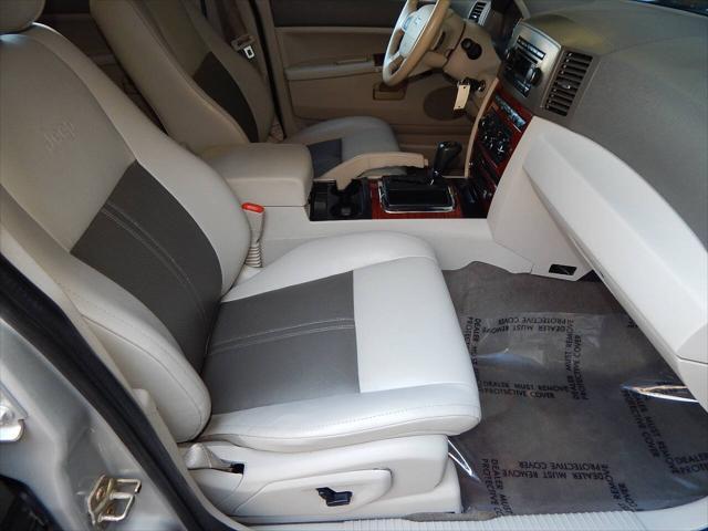 Photo of 2005 Bright Silver Metallic Clearcoat Jeep Grand Cherokee
