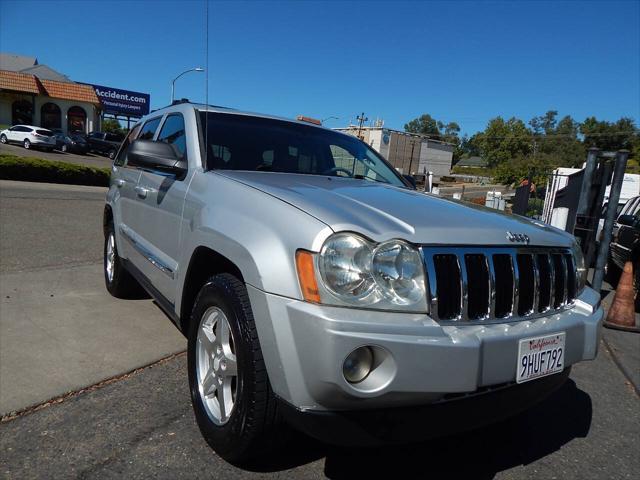 Photo of 2005 Bright Silver Metallic Clearcoat Jeep Grand Cherokee