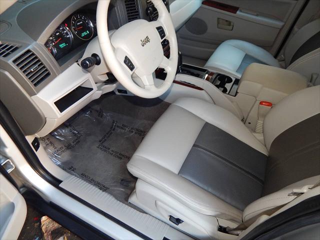 Photo of 2005 Bright Silver Metallic Clearcoat Jeep Grand Cherokee