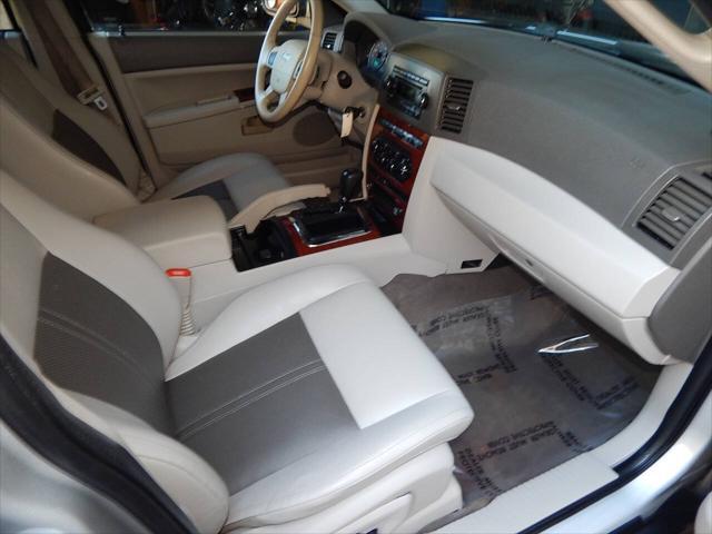 Photo of 2005 Bright Silver Metallic Clearcoat Jeep Grand Cherokee