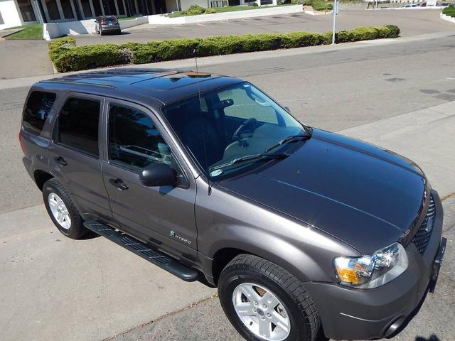 Photo of 2006 Dark Shadow Gray Clearcoat Metallic Ford Escape Hybrid