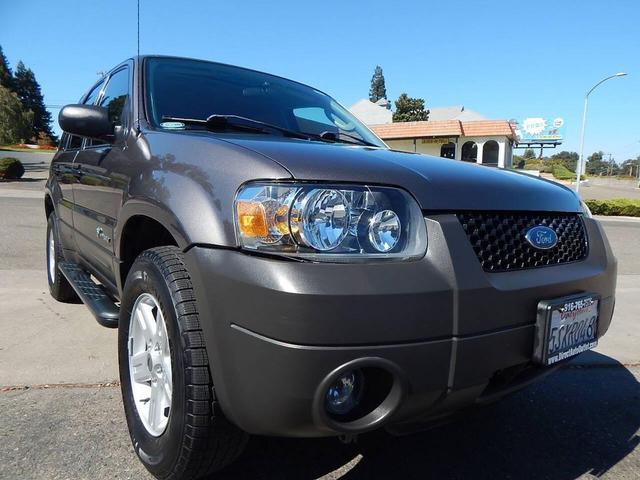 Photo of 2006 Dark Shadow Gray Clearcoat Metallic Ford Escape Hybrid