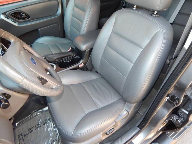 Photo of 2006 Dark Shadow Gray Clearcoat Metallic Ford Escape Hybrid