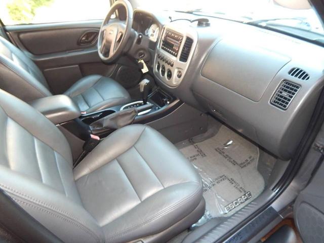 Photo of 2006 Dark Shadow Gray Clearcoat Metallic Ford Escape Hybrid