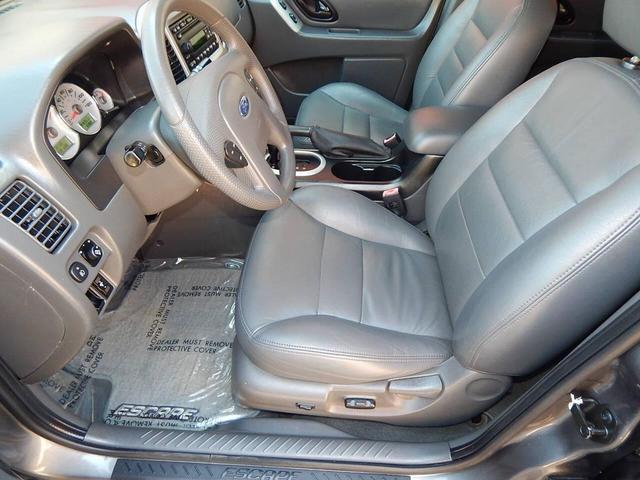 Photo of 2006 Dark Shadow Gray Clearcoat Metallic Ford Escape Hybrid