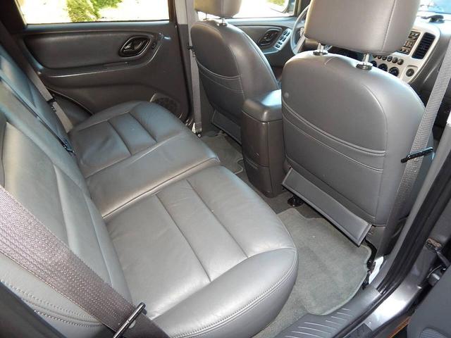 Photo of 2006 Dark Shadow Gray Clearcoat Metallic Ford Escape Hybrid