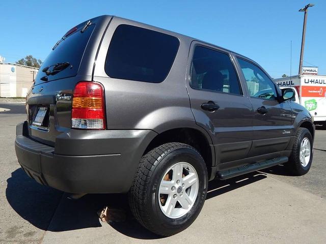 Photo of 2006 Dark Shadow Gray Clearcoat Metallic Ford Escape Hybrid