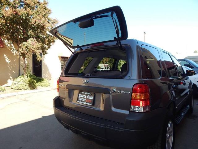 Photo of 2006 Dark Shadow Gray Clearcoat Metallic Ford Escape Hybrid