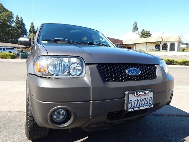 Photo of 2006 Dark Shadow Gray Clearcoat Metallic Ford Escape Hybrid