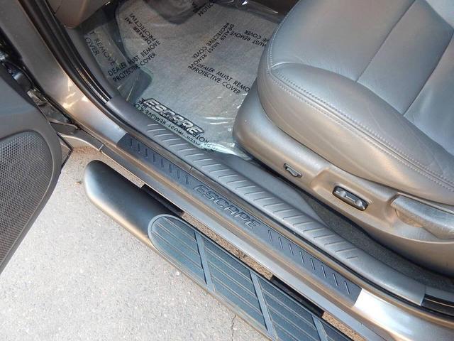 Photo of 2006 Dark Shadow Gray Clearcoat Metallic Ford Escape Hybrid