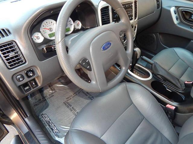 Photo of 2006 Dark Shadow Gray Clearcoat Metallic Ford Escape Hybrid