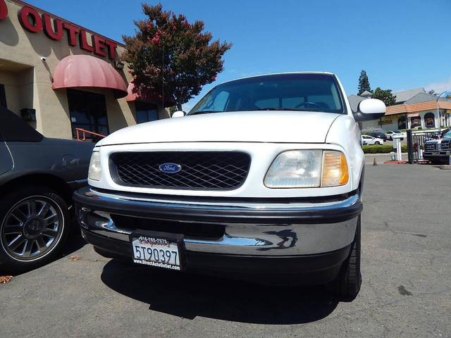 Photo of 1998 Oxford White Clearcoat Ford F-150