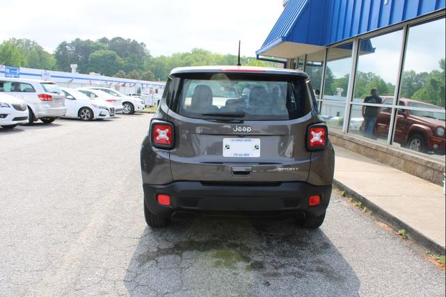Photo of 2018 Gray Jeep Renegade