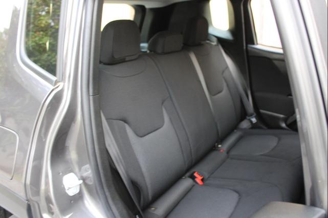 Photo of 2018 Gray Jeep Renegade