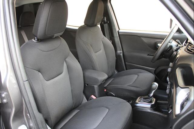 Photo of 2018 Gray Jeep Renegade