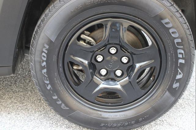 Photo of 2018 Gray Jeep Renegade