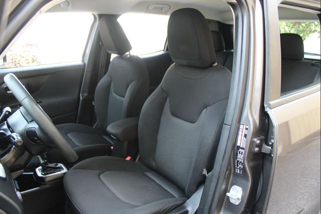 Photo of 2018 Gray Jeep Renegade