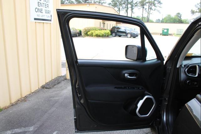 Photo of 2018 Gray Jeep Renegade