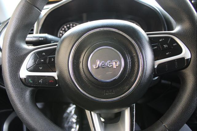 Photo of 2018 Gray Jeep Renegade