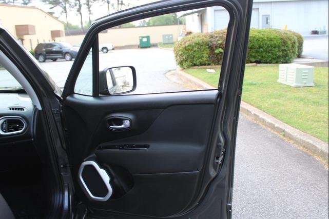 Photo of 2018 Gray Jeep Renegade