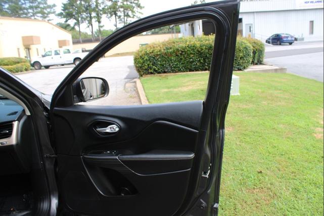 Photo of 2015 Black Jeep Cherokee