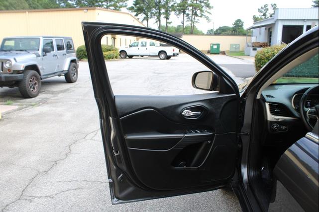 Photo of 2015 Black Jeep Cherokee
