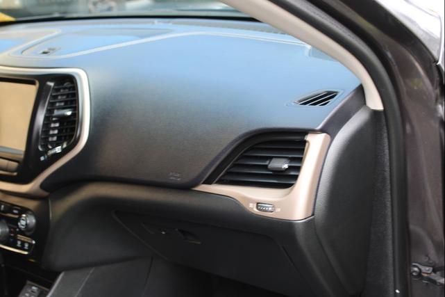 Photo of 2015 Black Jeep Cherokee
