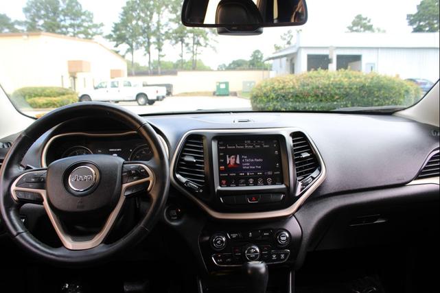 Photo of 2015 Black Jeep Cherokee