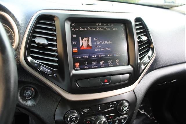 Photo of 2015 Black Jeep Cherokee