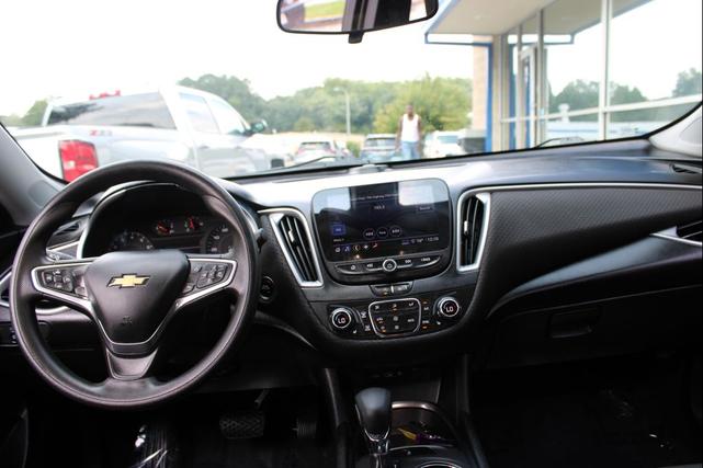 Photo of 2022 White Chevrolet Malibu