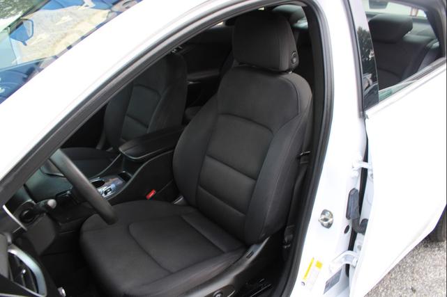 Photo of 2022 White Chevrolet Malibu
