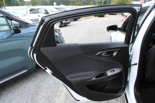 Photo of 2022 White Chevrolet Malibu