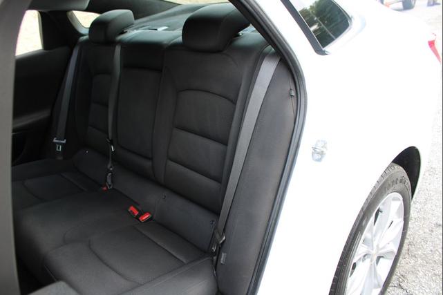 Photo of 2022 White Chevrolet Malibu