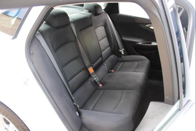 Photo of 2022 White Chevrolet Malibu