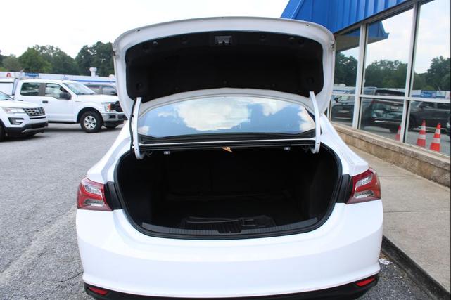 Photo of 2022 White Chevrolet Malibu