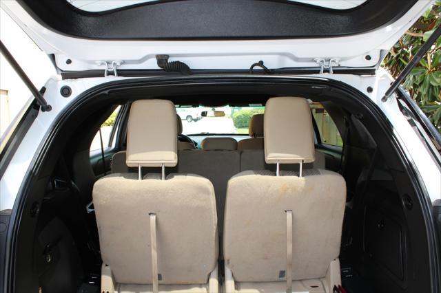 Photo of 2016 White Ford Explorer