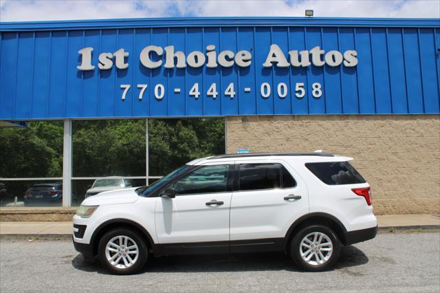 Photo of 2016 White Ford Explorer