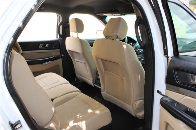 Photo of 2016 White Ford Explorer