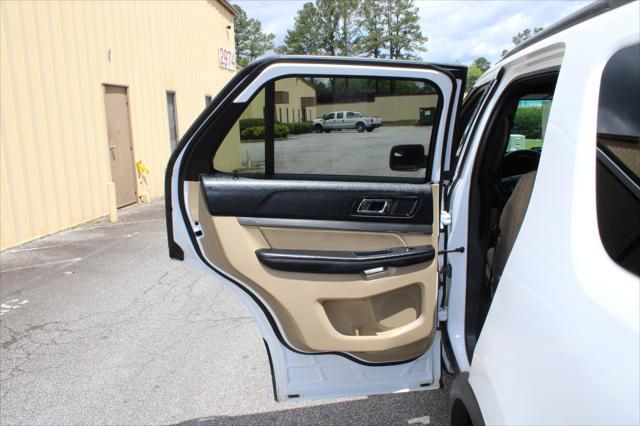 Photo of 2016 White Ford Explorer